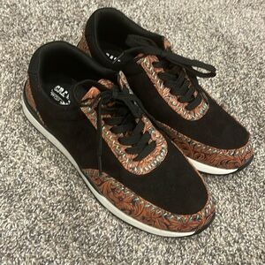Crazy Train New sneakers size 10